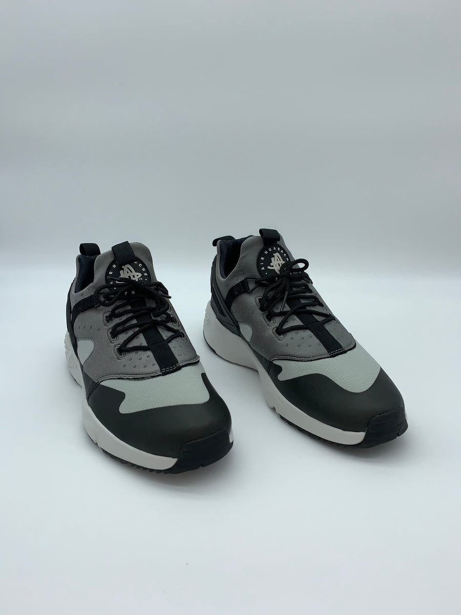 Nike men's classic shoes SportsZone